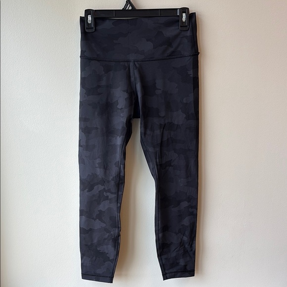 Lululemon camo Black Athletic Leggings 8 Wunder under - Picture 1 of 6